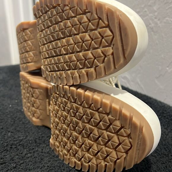 🔥 CONVERSE Chuck Taylor All Star Lugged 2.0 Utility High Sneaker Gold Women Sz - Picture 12 of 14